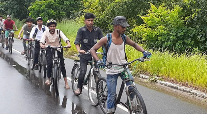 ৫২ কিমি সাইকেল চালিয়ে পদ্মা সেতুতে ১১ কিশোর